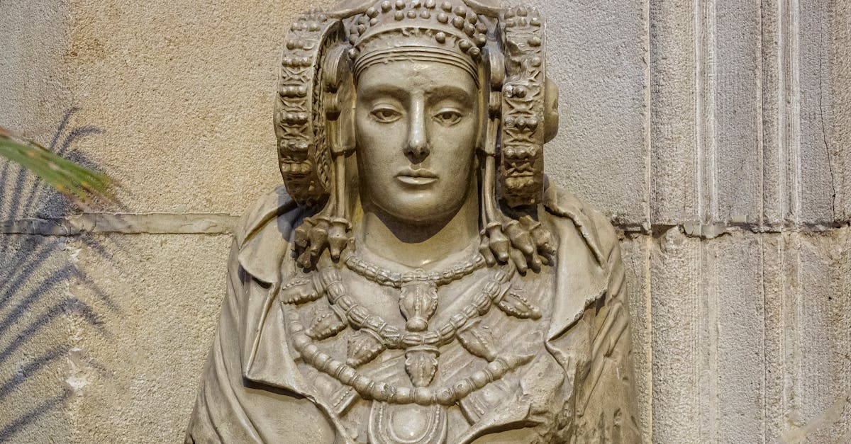 découvrez la vie fascinante d'éléonore d'aquitaine, reine influente du xiie siècle, épouse de deux rois et mère de rois, connue pour son intelligence, son pouvoir politique et son rôle déterminant dans l'histoire médiévale.