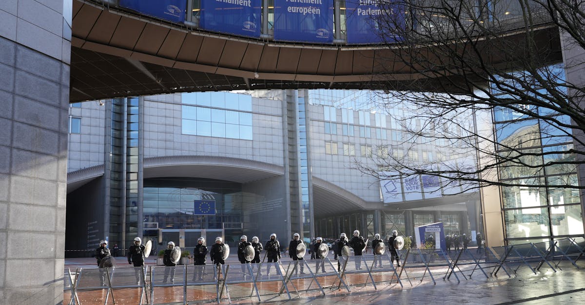 découvrez une immersion unique au parlement européen, explorez ses coulisses et comprenez le fonctionnement de cette institution clé de l'union européenne.