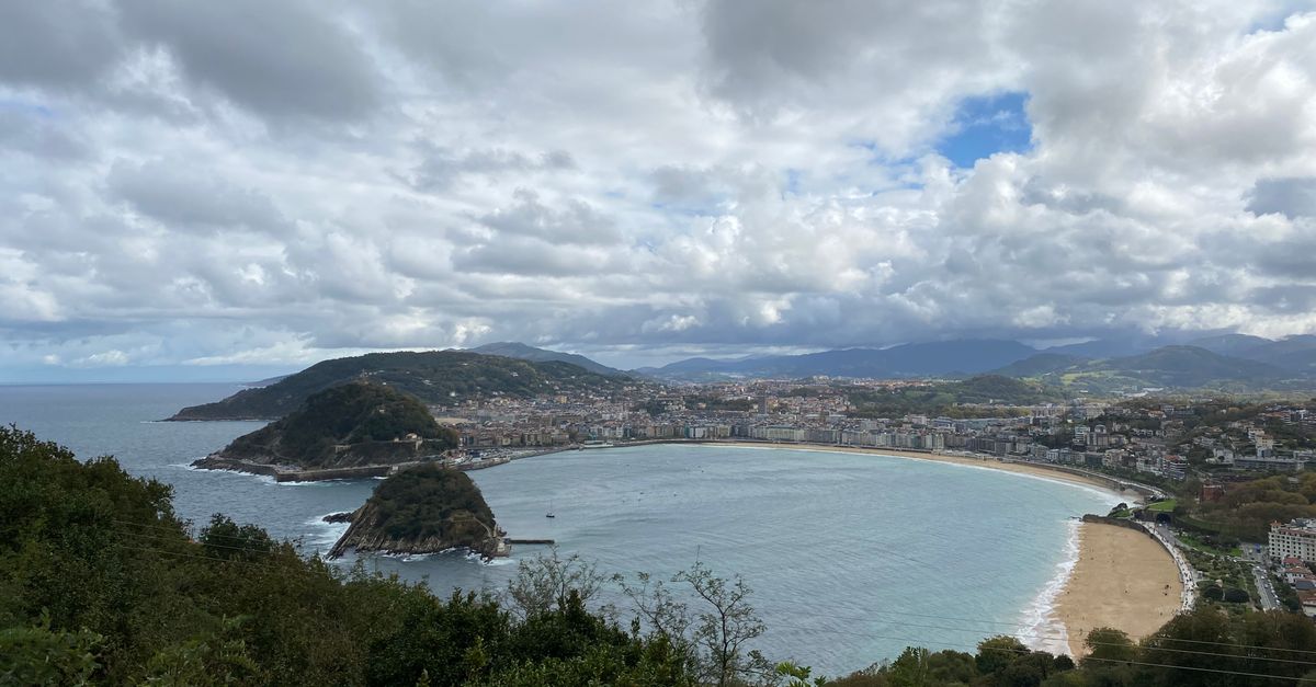 découvrez le pays basque, une région unique entre france et espagne, réputée pour sa culture riche, sa gastronomie savoureuse et ses paysages magnifiques.