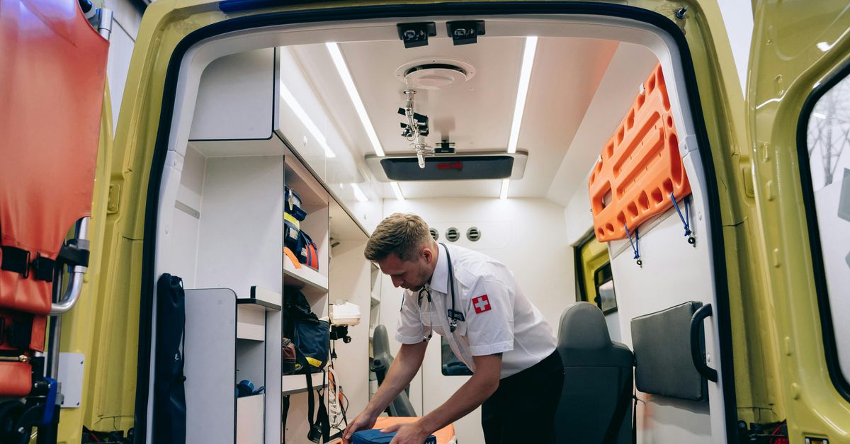 cliniques mobiles de santé : services médicaux accessibles partout grâce à des unités mobiles équipées, offrant soins préventifs, diagnostics et traitements directement au sein des communautés.