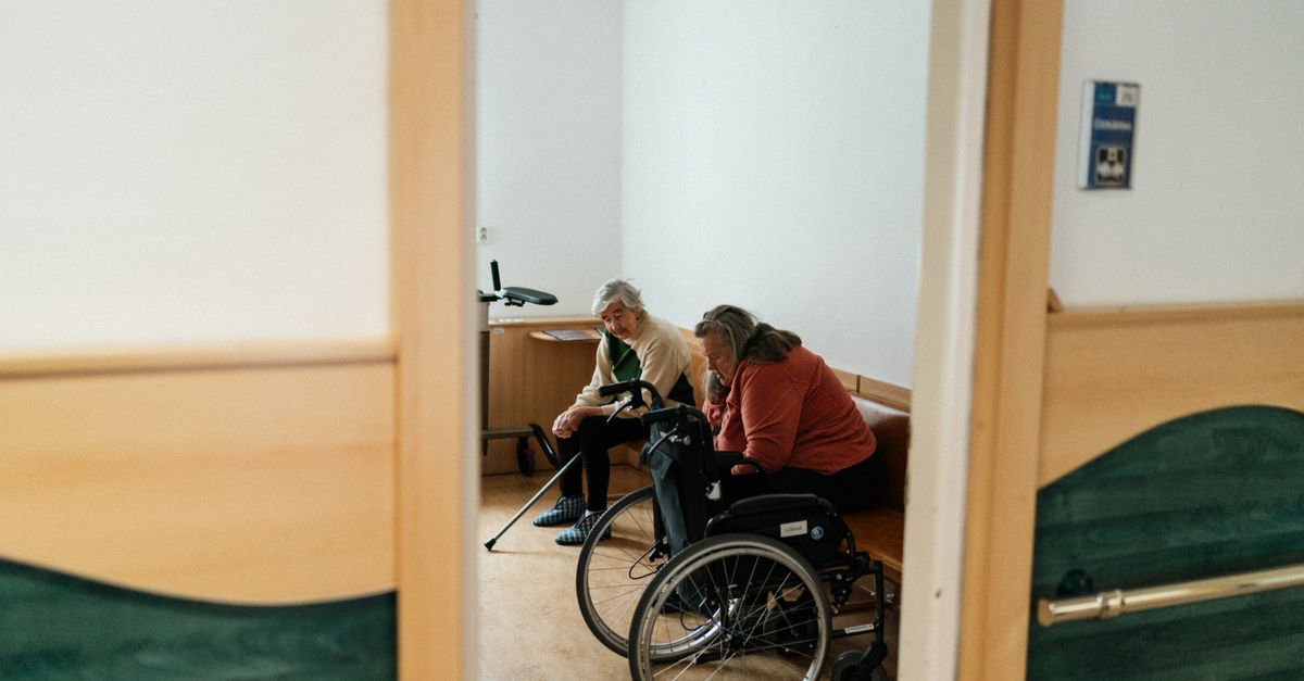 découvrez une maison de retraite moderne et innovante offrant des soins de qualité, un environnement chaleureux et des services adaptés pour le bien-être des personnes âgées.
