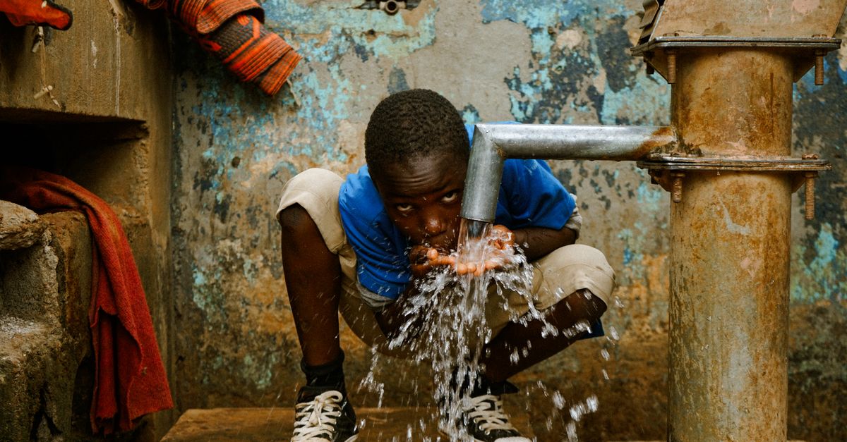 découvrez comment assurer la sécurité de l'eau du robinet dans votre maison, les risques potentiels et les meilleures pratiques pour une consommation saine.