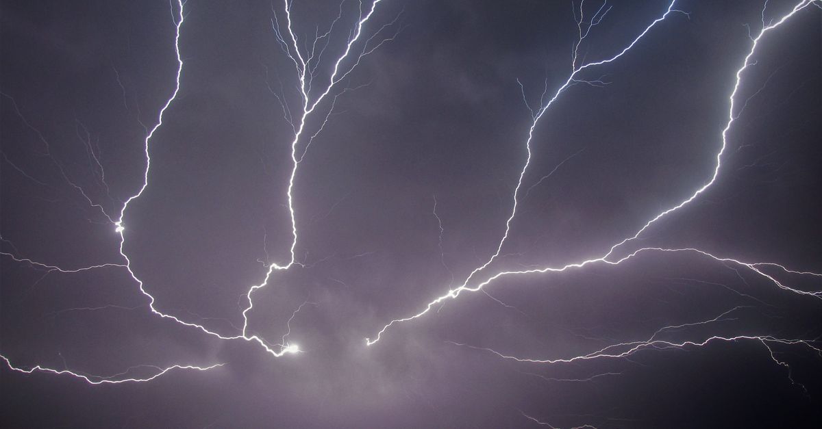 découvrez les causes, les effets et les précautions essentielles face aux orages violents pour mieux vous protéger.