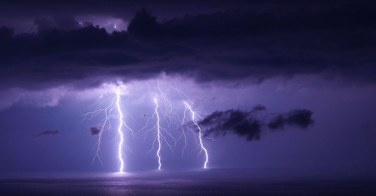 découvrez les causes, impacts et mesures de sécurité face aux orages violents pour mieux vous protéger lors de conditions météorologiques extrêmes.